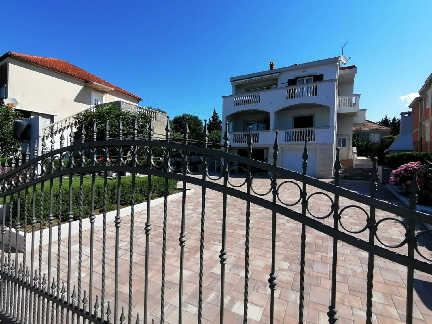 Petin Apartment *